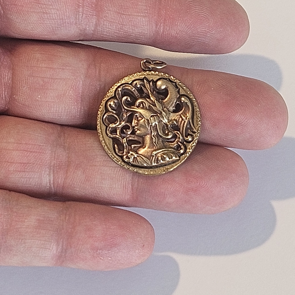 Antique Minerva Button Pendant c.1900 | English Art Nouveau Goddess Medallion - Picture 3 of 4